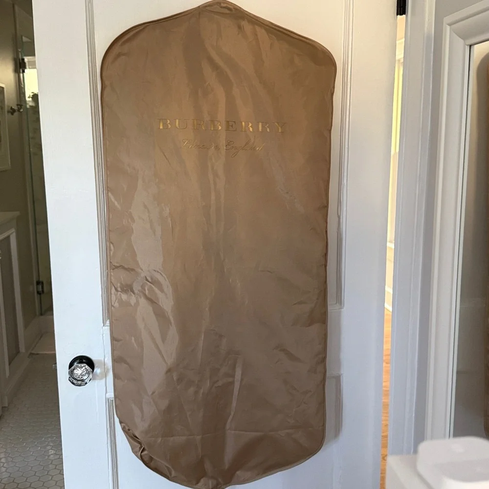 Burberry The Sandringham Trench Coat in Camel - Picture 9 of 10